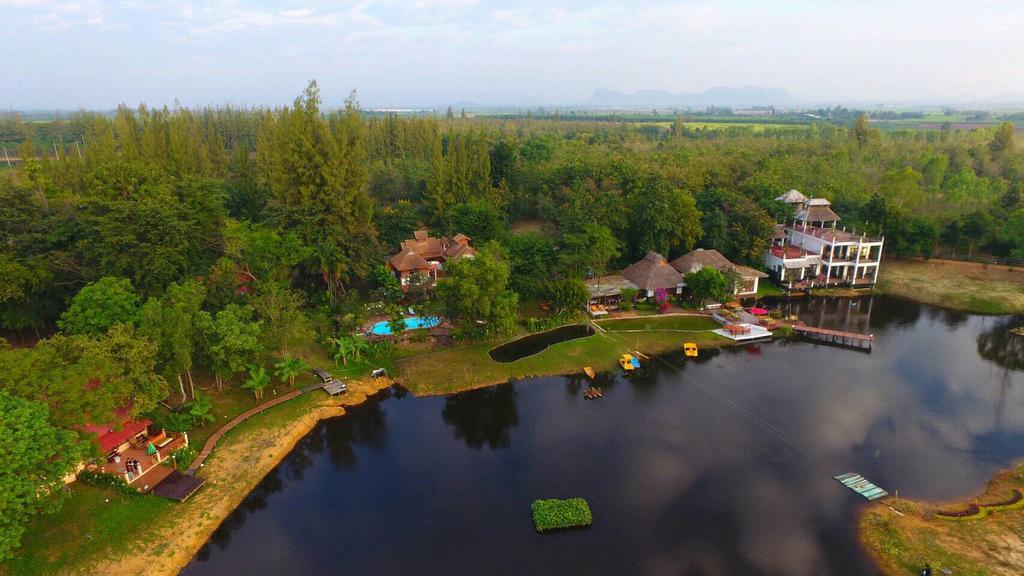 Golden Lake View Boutique Resort Kancsanaburi Kültér fotó