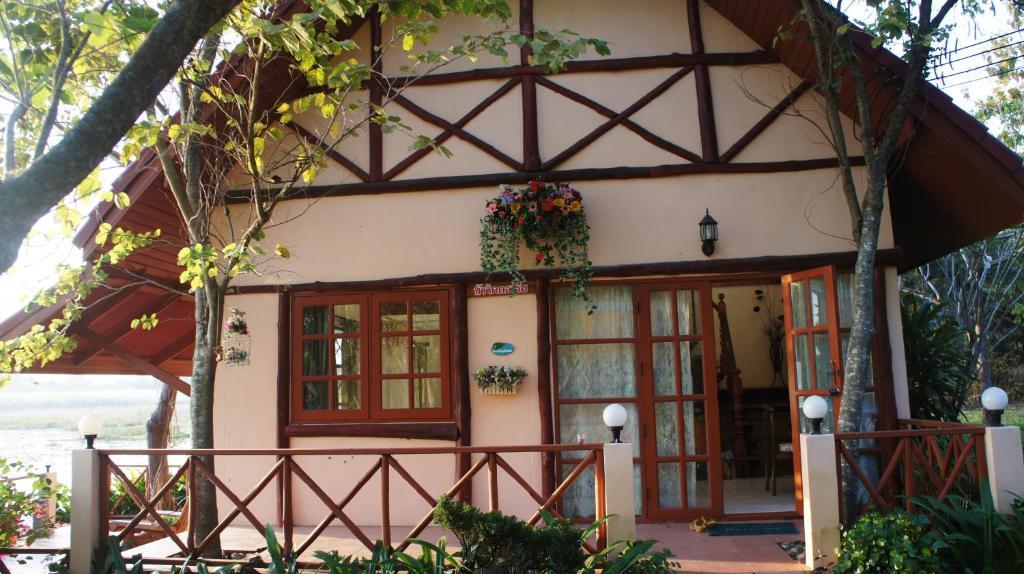 Golden Lake View Boutique Resort Kancsanaburi Kültér fotó