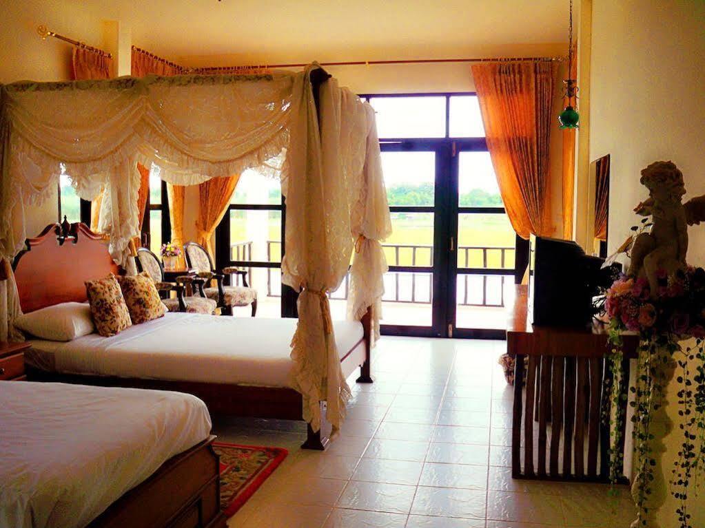 Golden Lake View Boutique Resort Kancsanaburi Kültér fotó