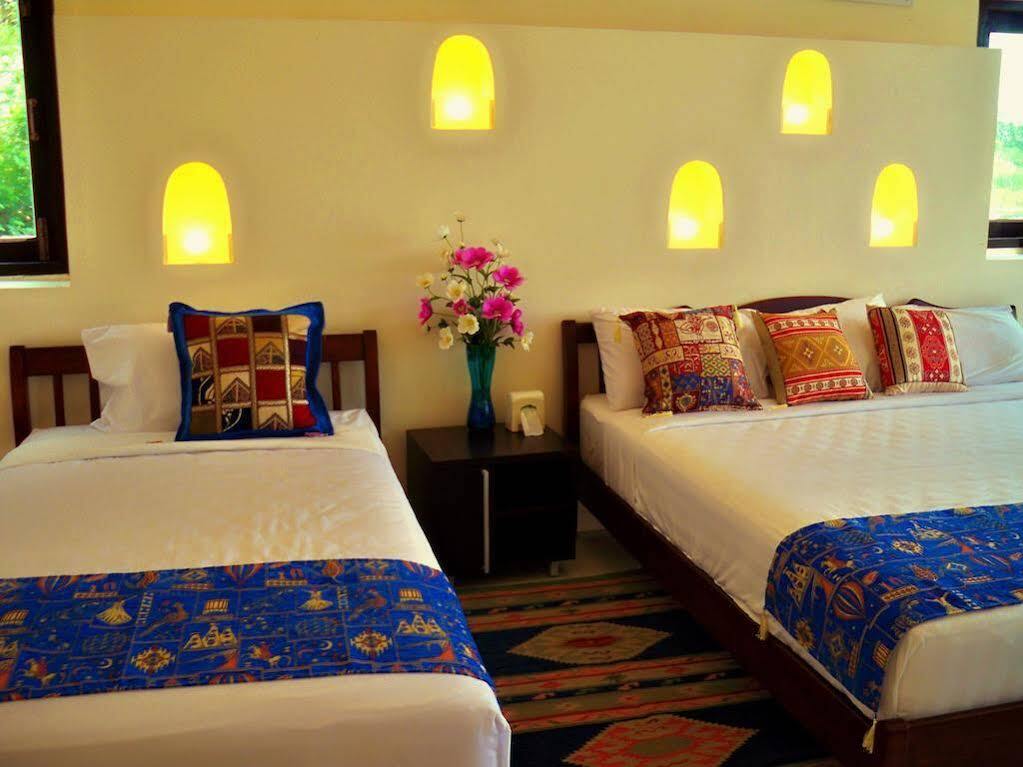 Golden Lake View Boutique Resort Kancsanaburi Kültér fotó